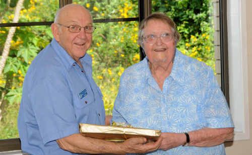 Meals on Wheels President Bevan Anderson presents Norma Mulchay with a gift for 27 years’ service to the community organisation. Meals on Wheels President Bevan Anderson presents Norma Mulchay with a gift for 27 years’ service to the community organisation.